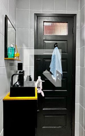 Casa à venda com 250m², 3 quartos e 4 vagasBanheiro Suíte Fundos