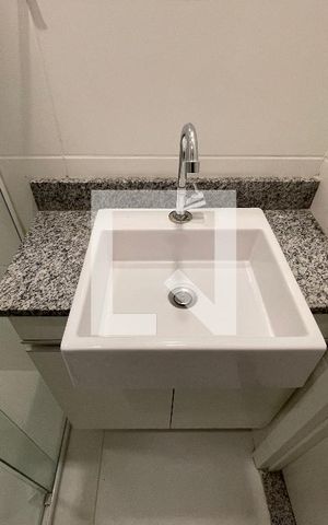 Studio para alugar com 25m², 1 quarto e sem vaga Studio para alugar com 25m², 1 quarto e sem vagaBanheiro