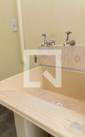 Casa para alugar com 50m², 1 quarto e 1 vaga Casa para alugar com 50m², 1 quarto e 1 vagaÁrea de Serviço