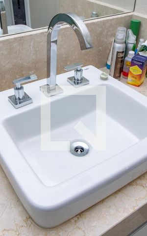 Apartamento para alugar com 100m², 2 quartos e 2 vagas Apartamento para alugar com 100m², 2 quartos e 2 vagasBanheiro da Suíte 1