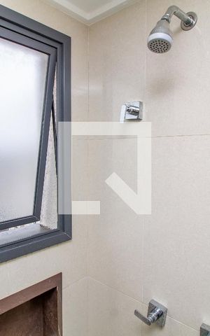 Apartamento para alugar com 100m², 2 quartos e 2 vagas Apartamento para alugar com 100m², 2 quartos e 2 vagasBanheiro da Suíte 1