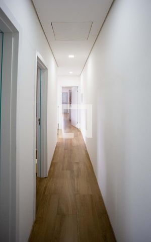 Casa à venda com 310m², 3 quartos e 4 vagasCorredor