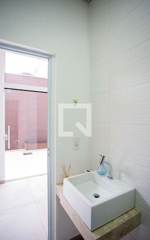 Casa à venda com 310m², 3 quartos e 4 vagasBanheiro Social 2