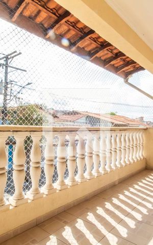 Casa para alugar com 225m², 4 quartos e 2 vagas Casa para alugar com 225m², 4 quartos e 2 vagasSacada da Suíte 1