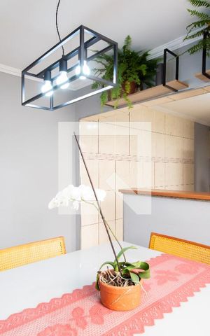 Casa para alugar com 225m², 4 quartos e 2 vagas Casa para alugar com 225m², 4 quartos e 2 vagasSala de Jantar