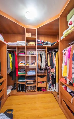 Casa para alugar com 225m², 4 quartos e 2 vagas Casa para alugar com 225m², 4 quartos e 2 vagasCloset da suíte 1