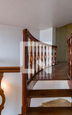 Apartamento à venda com 300m², 3 quartos e 3 vagas Apartamento à venda com 300m², 3 quartos e 3 vagasSala