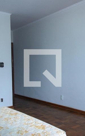 Casa à venda com 400m², 6 quartos e 5 vagas Casa à venda com 400m², 6 quartos e 5 vagasQuarto 4