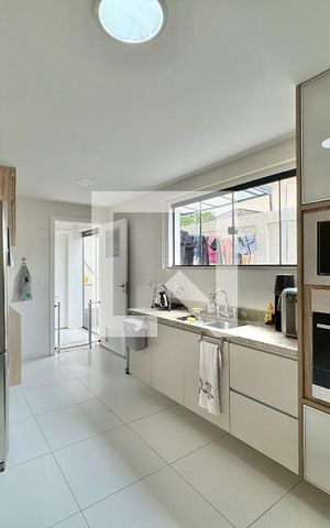 Casa de condomínio para alugar com 138m², 3 quartos e 2 vagas Casa de condomínio para alugar com 138m², 3 quartos e 2 vagasCozinha e Área de Serviço