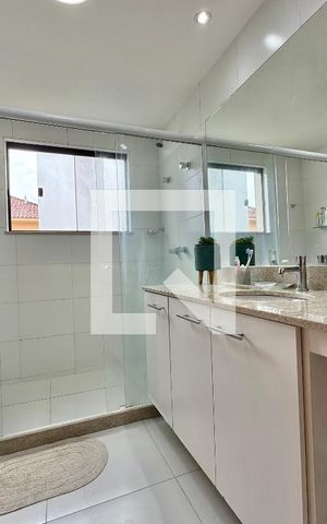 Casa de condomínio para alugar com 138m², 3 quartos e 2 vagas Casa de condomínio para alugar com 138m², 3 quartos e 2 vagasSuíte 1 (Master) - Banheiro