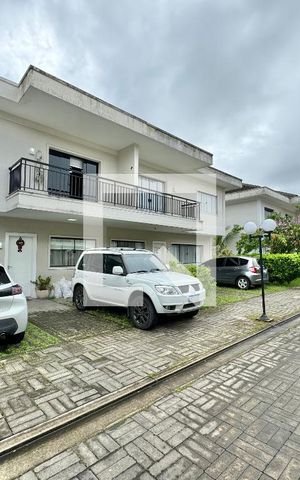 Casa de condomínio para alugar com 138m², 3 quartos e 2 vagas Casa de condomínio para alugar com 138m², 3 quartos e 2 vagasFachada