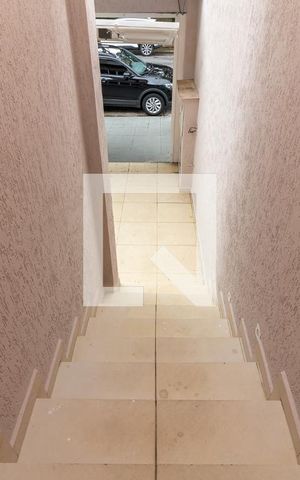 Casa para alugar com 197m², 3 quartos e 1 vagaCorredor Lateral - Escada