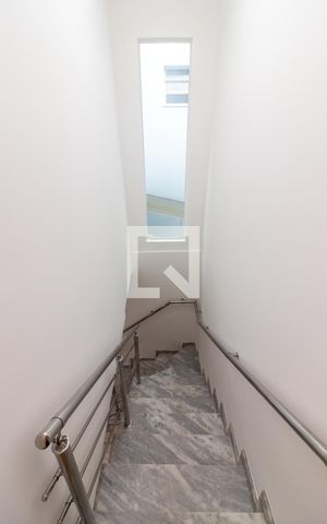 Casa para alugar com 197m², 3 quartos e 1 vagaEscada