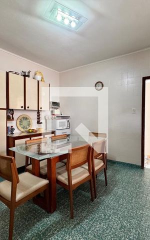 Casa à venda com 157m², 3 quartos e 2 vagas Casa à venda com 157m², 3 quartos e 2 vagasCozinha