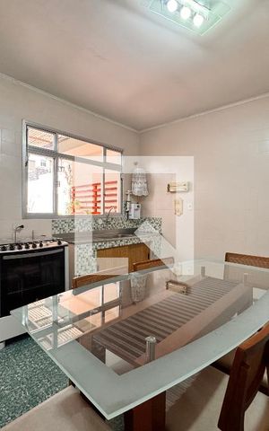 Casa à venda com 157m², 3 quartos e 2 vagas Casa à venda com 157m², 3 quartos e 2 vagasCozinha