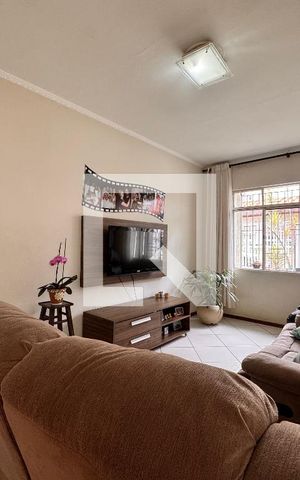 Casa à venda com 157m², 3 quartos e 2 vagas Casa à venda com 157m², 3 quartos e 2 vagasSala