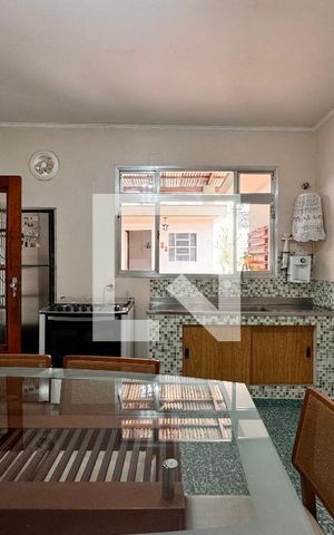 Casa à venda com 157m², 3 quartos e 2 vagas Casa à venda com 157m², 3 quartos e 2 vagasCozinha