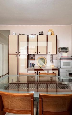 Casa à venda com 157m², 3 quartos e 2 vagas Casa à venda com 157m², 3 quartos e 2 vagasCozinha