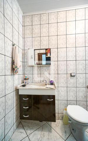 Casa à venda com 137m², 4 quartos e 1 vaga Casa à venda com 137m², 4 quartos e 1 vagaBanheiro social 01
