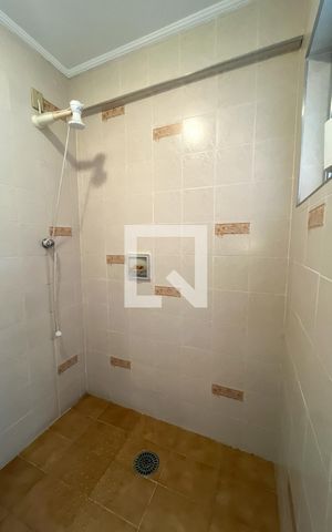 Casa à venda com 156m², 3 quartos e 3 vagas Casa à venda com 156m², 3 quartos e 3 vagasBanheiro externo