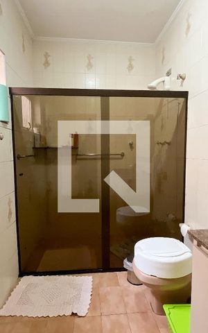 Casa à venda com 156m², 3 quartos e 3 vagas Casa à venda com 156m², 3 quartos e 3 vagasBanheiro