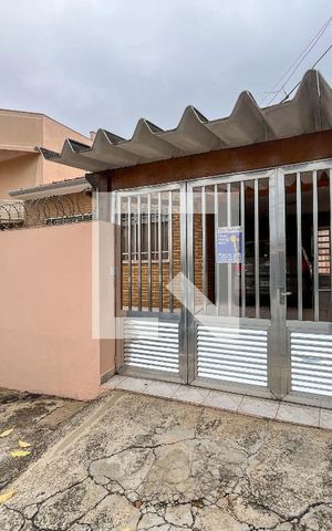 Casa à venda com 156m², 3 quartos e 3 vagas Casa à venda com 156m², 3 quartos e 3 vagasFachada