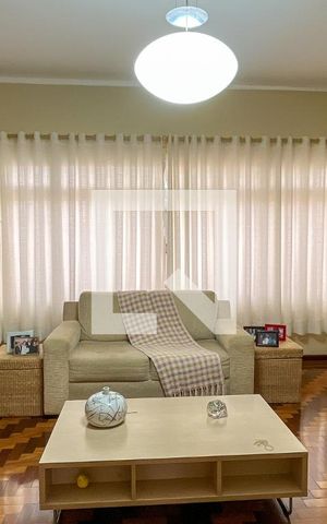 Casa à venda com 156m², 3 quartos e 3 vagas Casa à venda com 156m², 3 quartos e 3 vagasSala