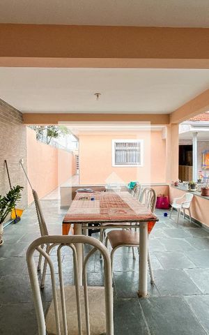 Casa à venda com 156m², 3 quartos e 3 vagas Casa à venda com 156m², 3 quartos e 3 vagasQuintal