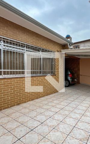 Casa à venda com 156m², 3 quartos e 3 vagas Casa à venda com 156m², 3 quartos e 3 vagasGaragem