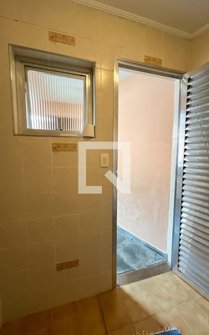 Casa à venda com 156m², 3 quartos e 3 vagas Casa à venda com 156m², 3 quartos e 3 vagasBanheiro externo