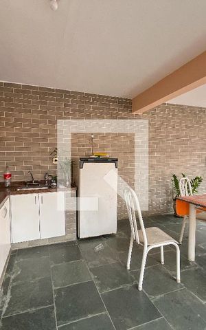 Casa à venda com 156m², 3 quartos e 3 vagas Casa à venda com 156m², 3 quartos e 3 vagasQuintal