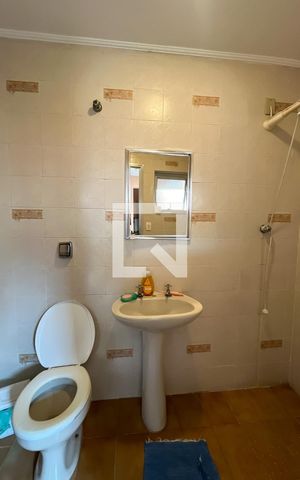 Casa à venda com 156m², 3 quartos e 3 vagas Casa à venda com 156m², 3 quartos e 3 vagasBanheiro externo