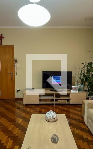 Casa à venda com 156m², 3 quartos e 3 vagas Casa à venda com 156m², 3 quartos e 3 vagasSala