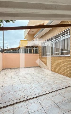 Casa à venda com 156m², 3 quartos e 3 vagas Casa à venda com 156m², 3 quartos e 3 vagasGaragem
