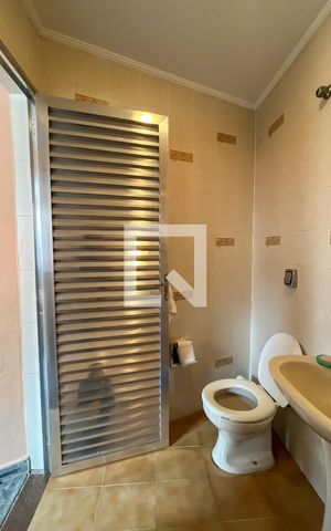 Casa à venda com 156m², 3 quartos e 3 vagas Casa à venda com 156m², 3 quartos e 3 vagasBanheiro externo
