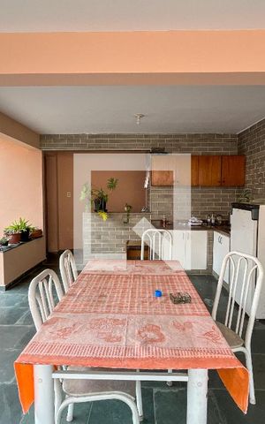 Casa à venda com 156m², 3 quartos e 3 vagas Casa à venda com 156m², 3 quartos e 3 vagasQuintal