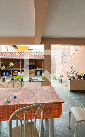 Casa à venda com 156m², 3 quartos e 3 vagas Casa à venda com 156m², 3 quartos e 3 vagasQuintal