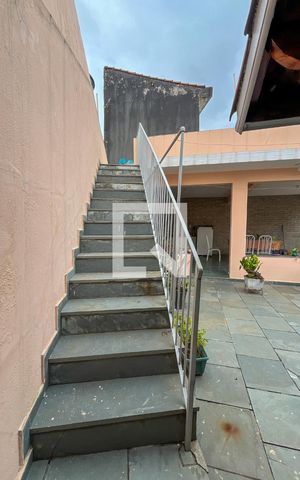 Casa à venda com 156m², 3 quartos e 3 vagas Casa à venda com 156m², 3 quartos e 3 vagasQuintal