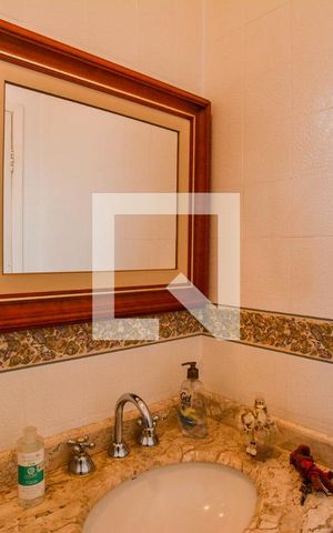 Casa à venda com 308m², 3 quartos e 5 vagas Casa à venda com 308m², 3 quartos e 5 vagasLavabo
