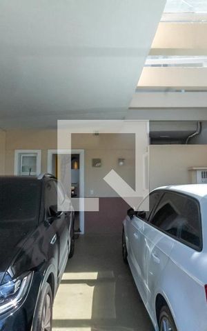 Casa de condomínio à venda com 127m², 3 quartos e 3 vagas Casa de condomínio à venda com 127m², 3 quartos e 3 vagasFachada
