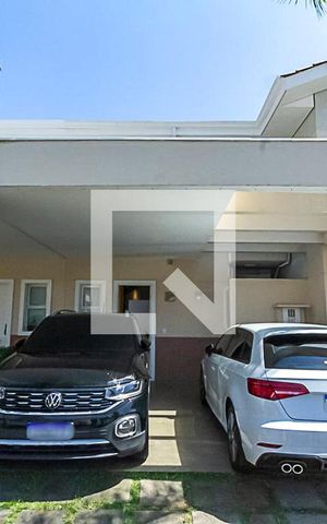 Casa de condomínio à venda com 127m², 3 quartos e 3 vagas Casa de condomínio à venda com 127m², 3 quartos e 3 vagasFachada