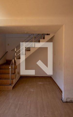 Casa à venda com 200m², 3 quartos e 1 vaga Casa à venda com 200m², 3 quartos e 1 vagaSala