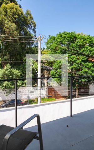 Casa à venda com 700m², 2 quartos e 10 vagas Casa à venda com 700m², 2 quartos e 10 vagasSacada/Quarto 1