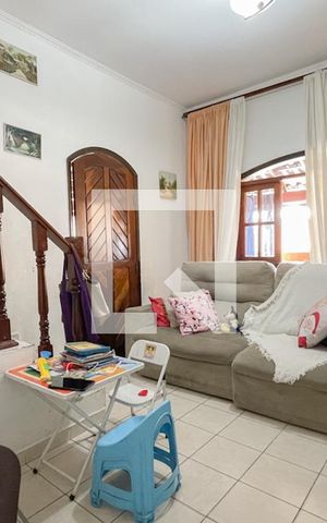 Casa à venda com 125m², 2 quartos e 2 vagas Casa à venda com 125m², 2 quartos e 2 vagasSala