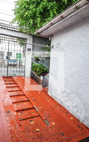 Casa à venda com 190m², 5 quartos e 4 vagas Casa à venda com 190m², 5 quartos e 4 vagasGaragem