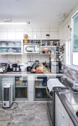 Casa à venda com 190m², 5 quartos e 4 vagas Casa à venda com 190m², 5 quartos e 4 vagasCasa 2: Cozinha
