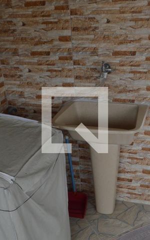 Casa à venda com 100m², 2 quartos e 1 vagaÁrea de Serviço 