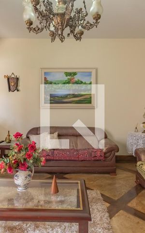 Casa à venda com 363m², 5 quartos e 4 vagas Casa à venda com 363m², 5 quartos e 4 vagasSala