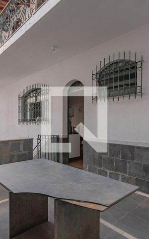 Casa à venda com 363m², 5 quartos e 4 vagas Casa à venda com 363m², 5 quartos e 4 vagasCorredor Lateral