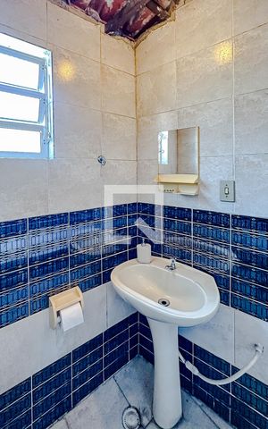 Casa à venda com 240m², 2 quartos e 2 vagasBanheiro de serviço